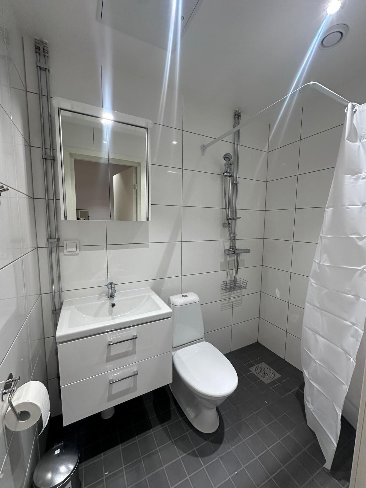 Standard Double Room | Bathroom | Shower, free toiletries, hair dryer, towels