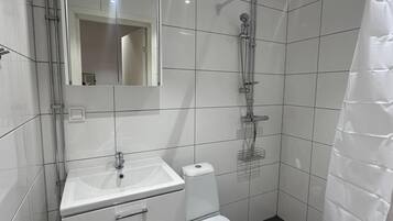 Ducha, artĂculos de tocador gratuitos, secador de pelo, toallas