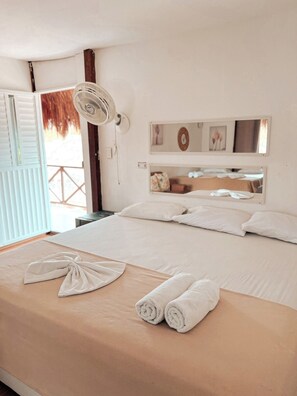 Habitación triple familiar, balcón, vista a la alberca | Wifi gratis 