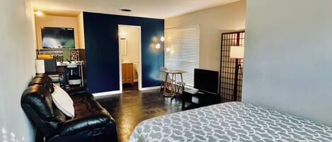 Iron/ironing board, free WiFi, bed sheets