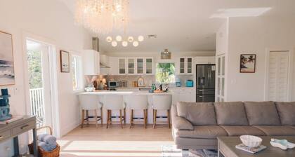Luxurious 3-bedroom house perfect for relaxing in the heart of Key Largo.