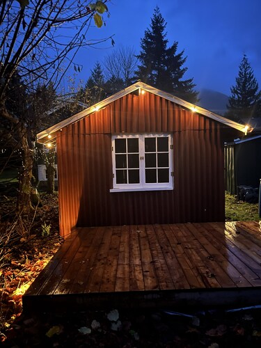 Dreamy waterfront cottage w/ private dock large yard w/ backyard bar/game room