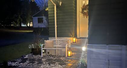 Dreamy waterfront cottage w/ private dock large yard w/ backyard bar/game room