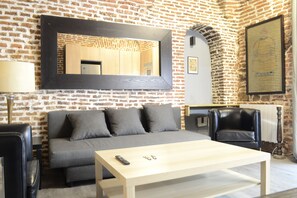 Smart TV - Beautiful Royal Palace Loft (Madrid)