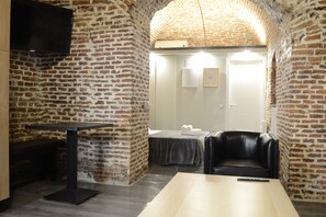 1 habitación, tabla de planchar con plancha, wifi gratis y ropa de cama 