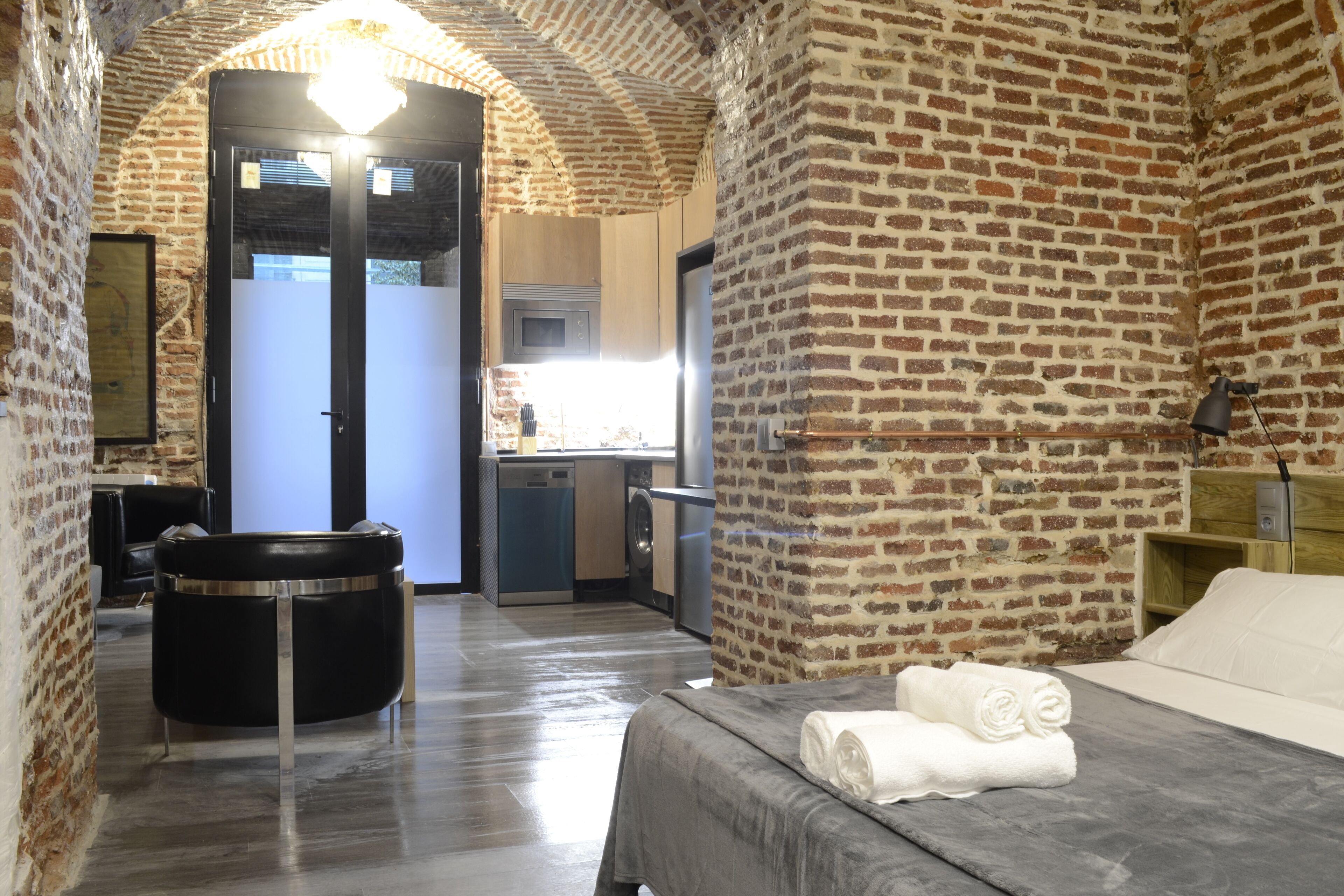 1 habitación, tabla de planchar con plancha, wifi gratis y ropa de cama 