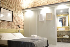1 habitación, tabla de planchar con plancha, wifi gratis y ropa de cama 