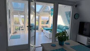 Smart TV, stereo, computer monitors