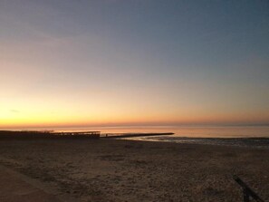 Plage, chaises longues