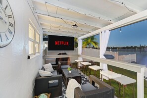 Bar (on property) - Dania Lakefront Retreat • Kayaks/Outdoor Projector/Games/BBQ (Fort Lauderdale)