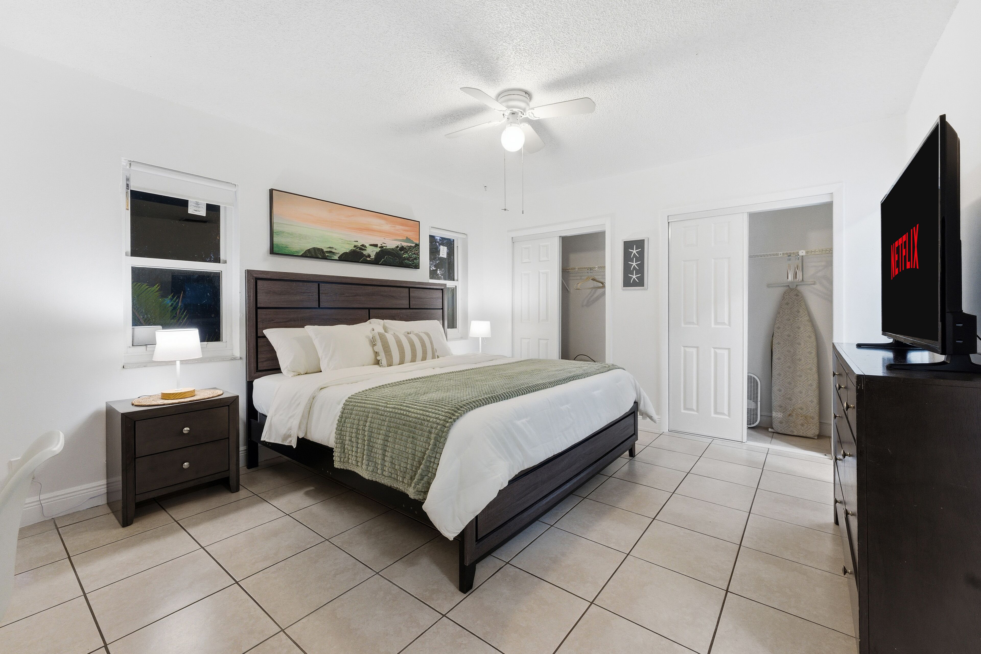 3 slaapkamers, een strijkplank/strijkijzer, internet, beddengoed