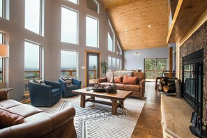Smart TV, fireplace, offices - RidgeWalk Lodge - Epic 9200' Views, Sauna & Decks (Angel Fire)