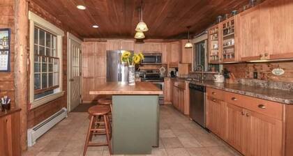 All seasons Peaceful 6-bedroom house in charming Harrison perfect for families