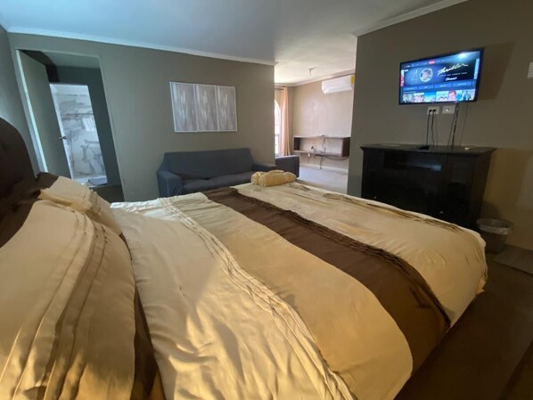 Iron/ironing board, WiFi, bed sheets, wheelchair access - HOUSE IN PRIVATE RESIDENTIAL AREA AND GATED PARKING LOT IN CUAUHTEMOC CHIH (Cuauhtémoc)