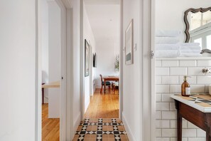 Interior - Chic Victorian 2BR with Water Views (London)