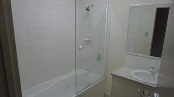 Shower, jetted bath, hair dryer, towels