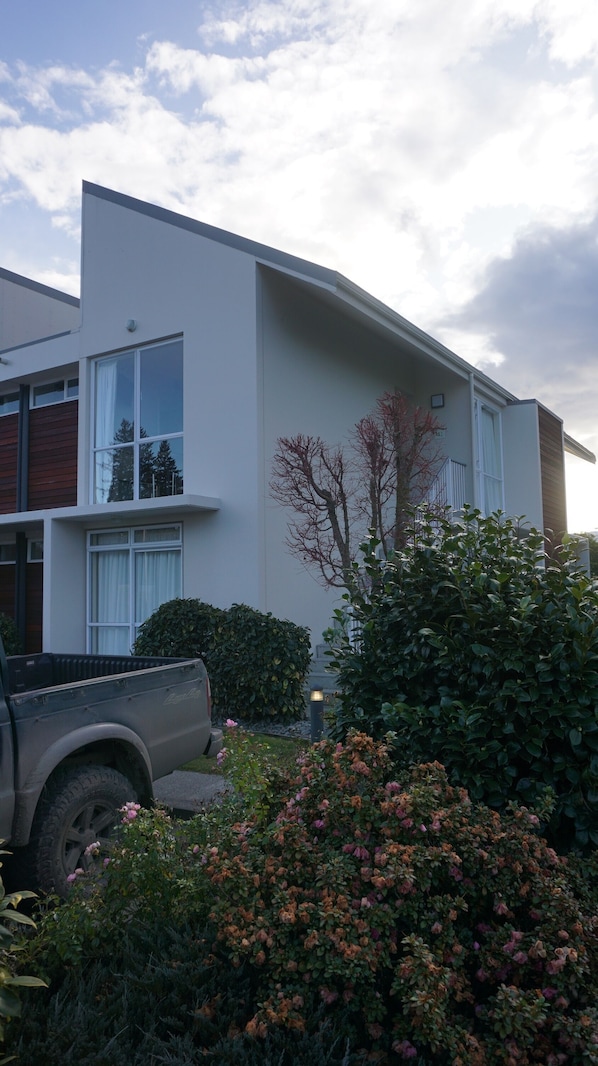 Exterior - 3 Bedroom Apartment near the centre of Methven, long stay discounts (Methven)