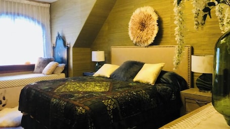 2 bedrooms, iron/ironing board, bed sheets. Cozy Nature-Inspired Feather Room With King Bed, Alcove Nook