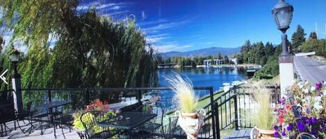 屋外ダイニングエリア