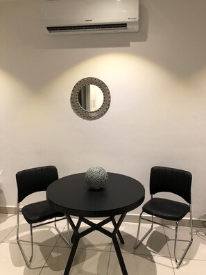 Dining - EMBASSY GARDENS - Cantoments (Accra)