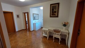 A hallway with a white desk, chairs, and a painting on the wall. - Marvelous 5-bedroom house with great terrace in Pješčana Uvala (Pješčana Uvala)