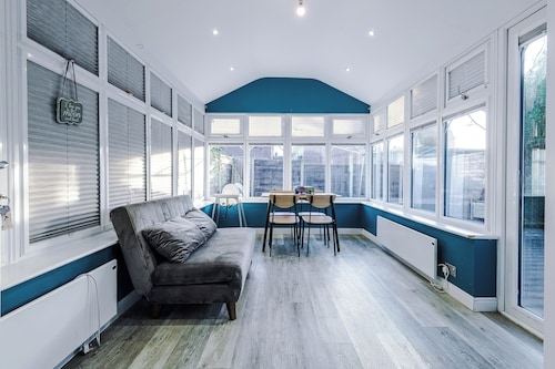 Modern 3-Bed - Near Etihad & City Centre