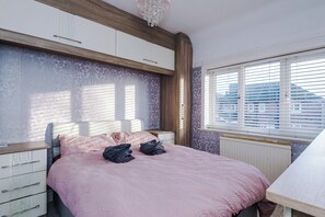 Blackout curtains, iron/ironing board, free WiFi - Modern 3-Bed - Near Etihad & City Centre (Manchester)