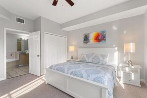 3 habitaciones, tabla de planchar con plancha, wifi y ropa de cama