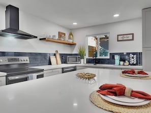 Fridge, stovetop, coffee/tea maker, cookware/dishes/utensils - The Zen Den Studio 1
Pool-Gym (Mesa)