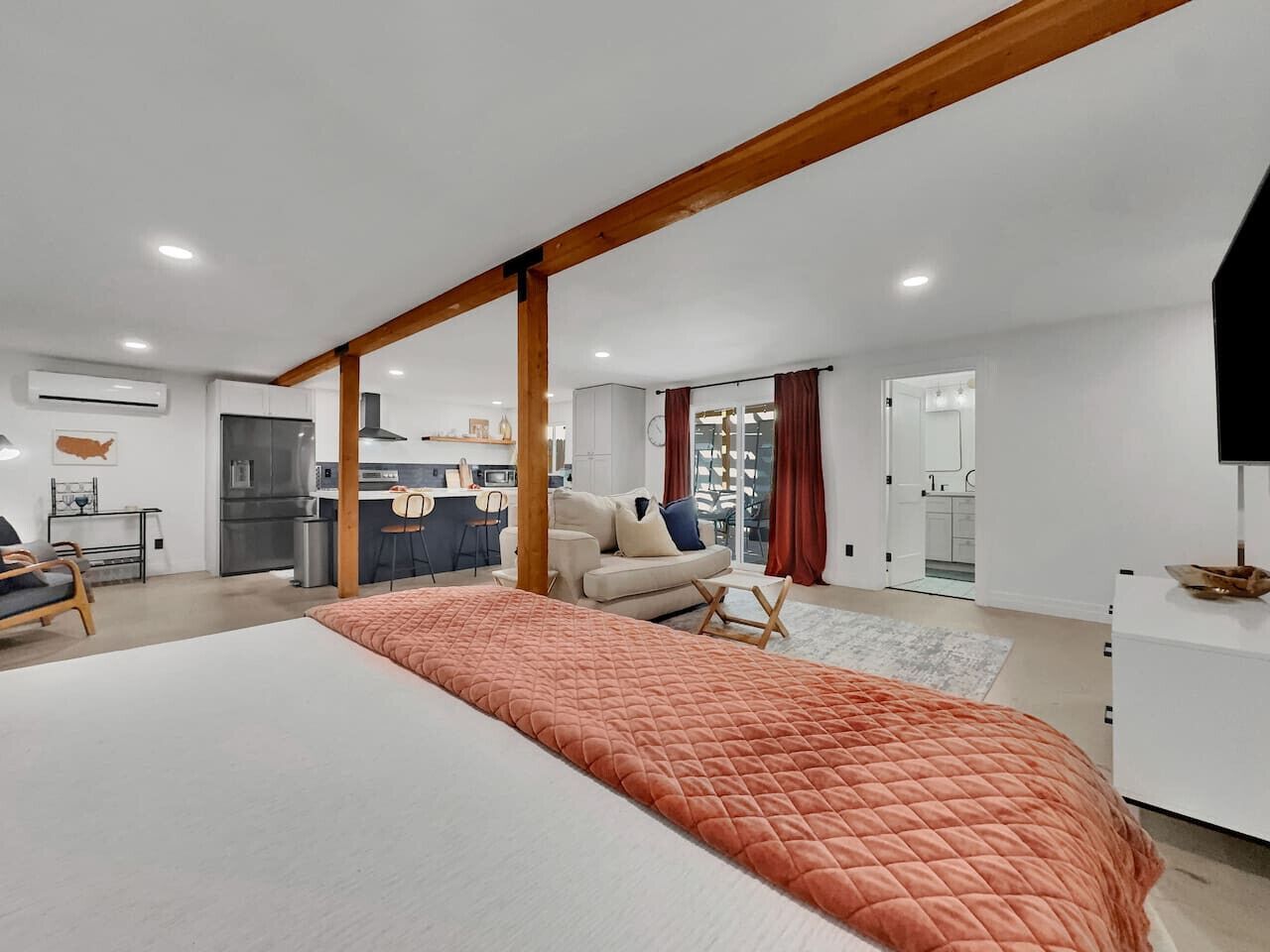 Travel cot, WiFi, bed sheets