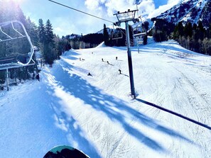 A ski lift with chairs moving up and down a snowy slope. - Newly Remodeled A-Frame 5 min drive to Sundance (Sundance)