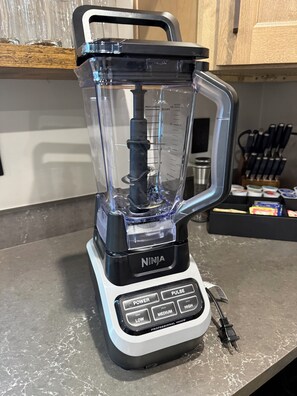 A Ninja Professional 1000W blender on a kitchen counter. - Newly Remodeled A-Frame 5 min drive to Sundance (Sundance)
