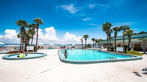 Emerald Coast Escape: 2BR Villa at Bay Club of Sandestin