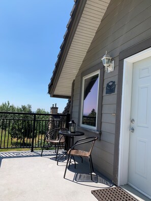 Outdoor dining - The Owls Nest Est. 2024 (Maple Ridge)
