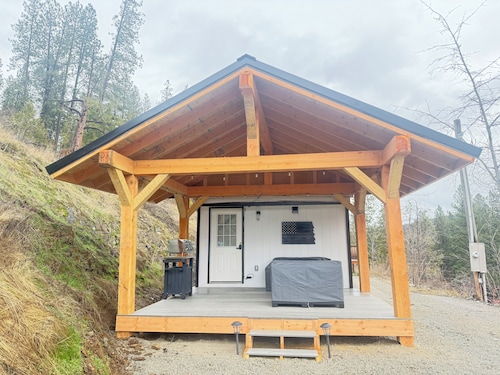 Cataldo’s hidden 2 bedroom gem minutes from skiing and Coeur d’Alene