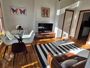 Dining - Stylish 2BR in a Bed-Stuy Brownstone - with Private Patio (BROOKLYN)