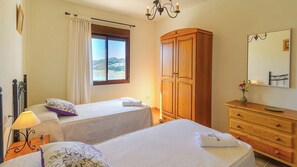 Iron/ironing board, travel cot, WiFi - Alojamientos Huetor Viñuela by Ruralidays (Málaga)