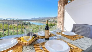 Outdoor dining - Alojamientos Huetor Viñuela by Ruralidays (Málaga)