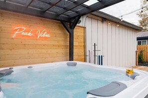 Bain à remous extérieur