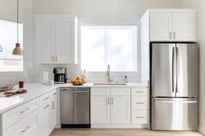 Fridge, microwave, oven, stovetop - New Listing: Family Ski Lodge, Hot Tub, Pickleball (South Salt Lake)