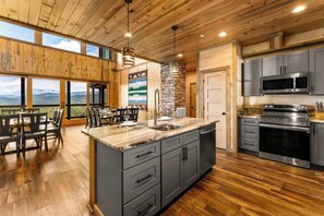 Fridge, microwave, oven, stovetop - Mountain Escape w Indoor Pool Hot Tub, Game Loft (Sevierville)