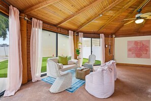 Interior - Sleeps 14 • Heated Pool • Spa • Arcade • Putt Putt (Largo)