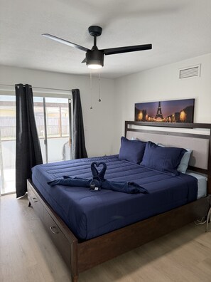 4 bedrooms, desk, iron/ironing board, free WiFi