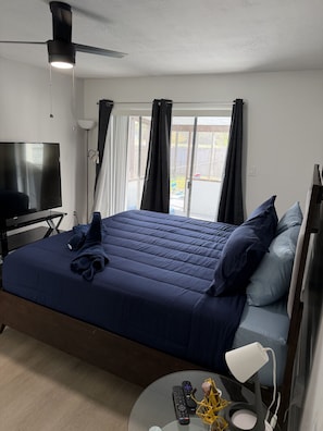 4 bedrooms, desk, iron/ironing board, travel crib