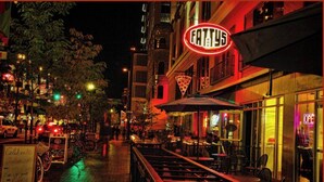 A nighttime street scene with outdoor seating at a bar named 'FATTY'S'. - 3BR Family Meridian Home ★Sleeps 6 ★ 5 Min to The Village ★ Indoor–Outdoor Patio (Meridian)