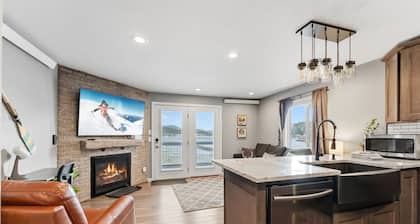 Lakefront Modern Condo, Walk to Amphitheater, Stunning Views & Patio