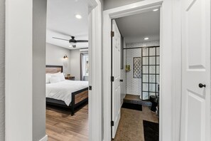 1 quarto, escrivaninha, ferros/tábuas de passar roupa, Wi-Fi