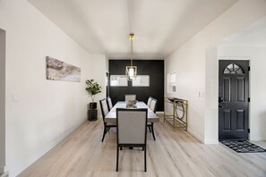 Dining - Downtown Ebony- 1.5 Miles from Whiskey Row (Prescott)