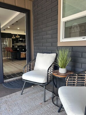 Interior - Downtown Ebony- 1.5 Miles from Whiskey Row (Prescott)