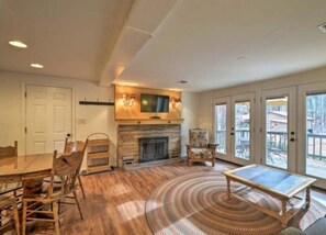 Interior - Pine Cone Cottage: Woodland Escape (Prescott)